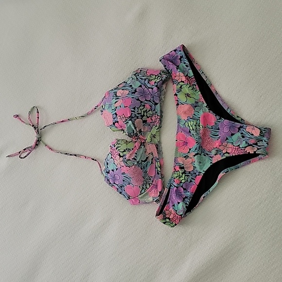 Bikini - Picture 5 of 7